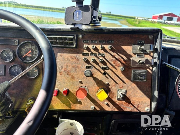 1987-peterbilt-377-image-75