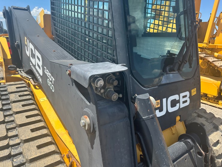 jcb-320t-image-27
