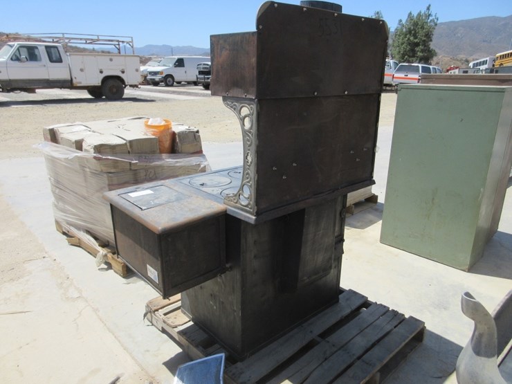 lot-of-monarch-coal/wood-6-burner-stove-image-2