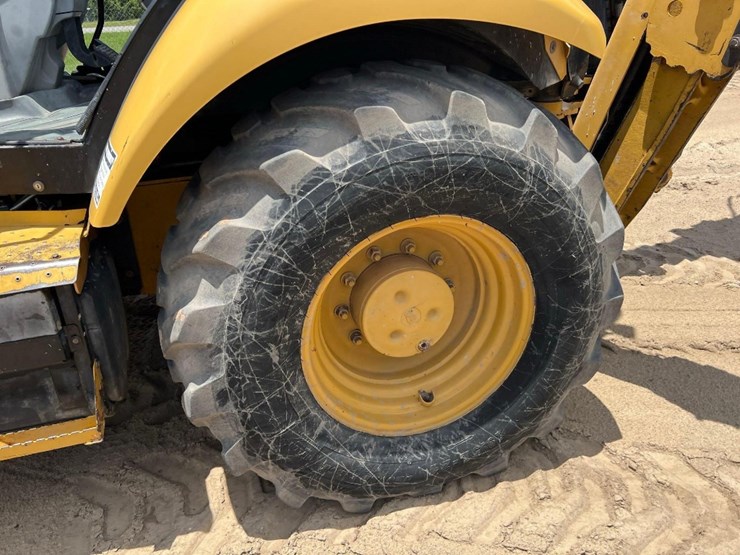 2013-caterpillar-420f-image-10