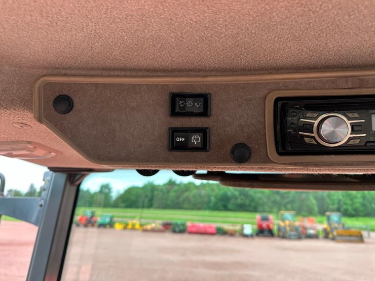 2013-kubota-m126x-image-55