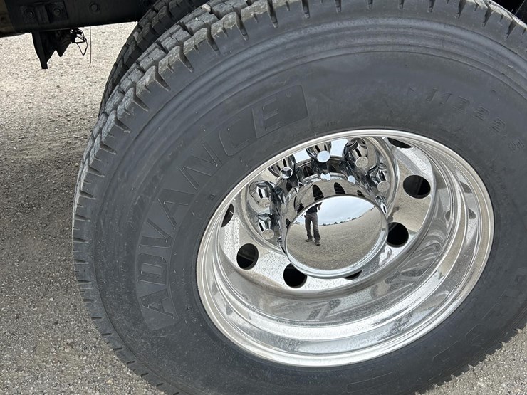 2018-kenworth-t800-image-4