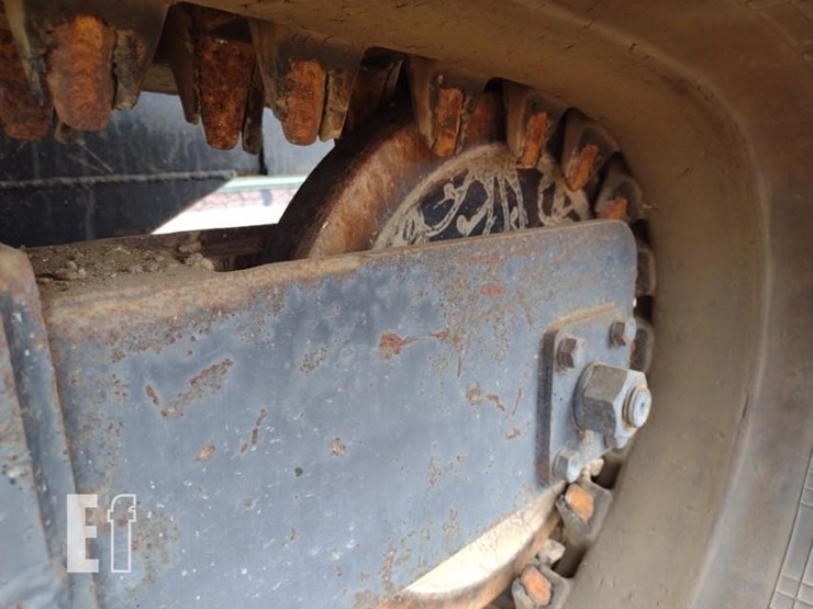 2015-morooka-mst800vd-image-27