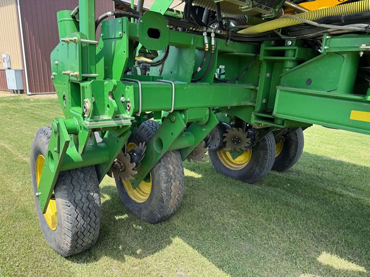 2014-john-deere-1770nt-image-46