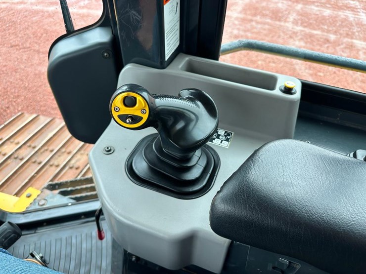 2013-komatsu-d61px-23-image-58