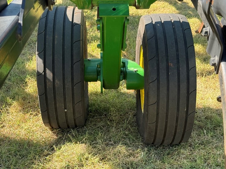 2022-john-deere-2430-image-22