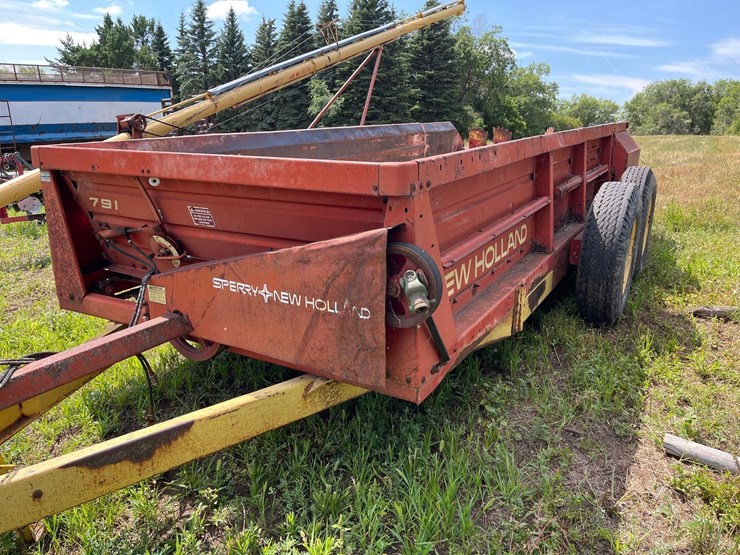 new-holland-791-image-3