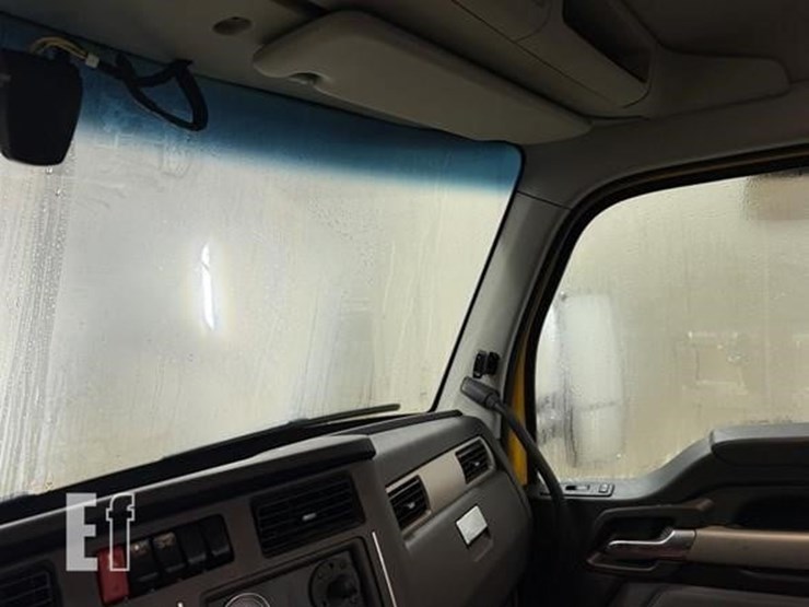 2022-kenworth-t680-image-28