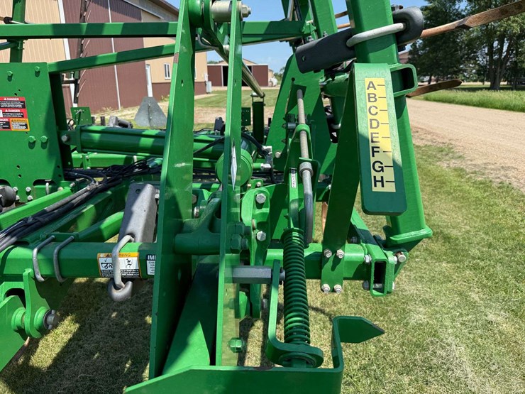 2011-john-deere-2410-image-45
