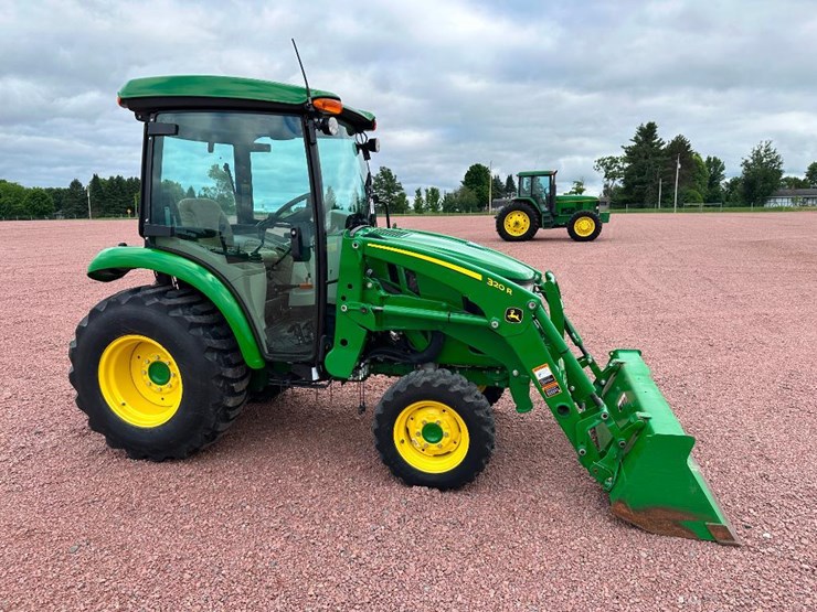 2022-john-deere-3033r-image-3