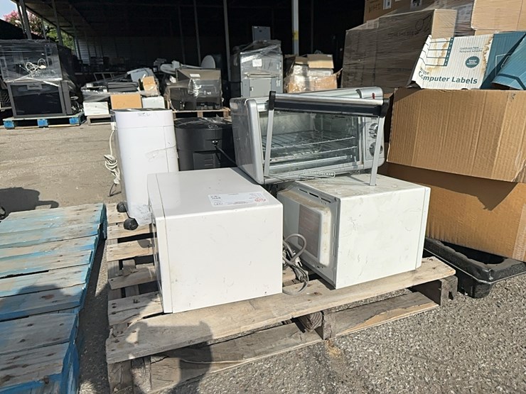lot#-800-microwave-&-paper-shredders-image-1