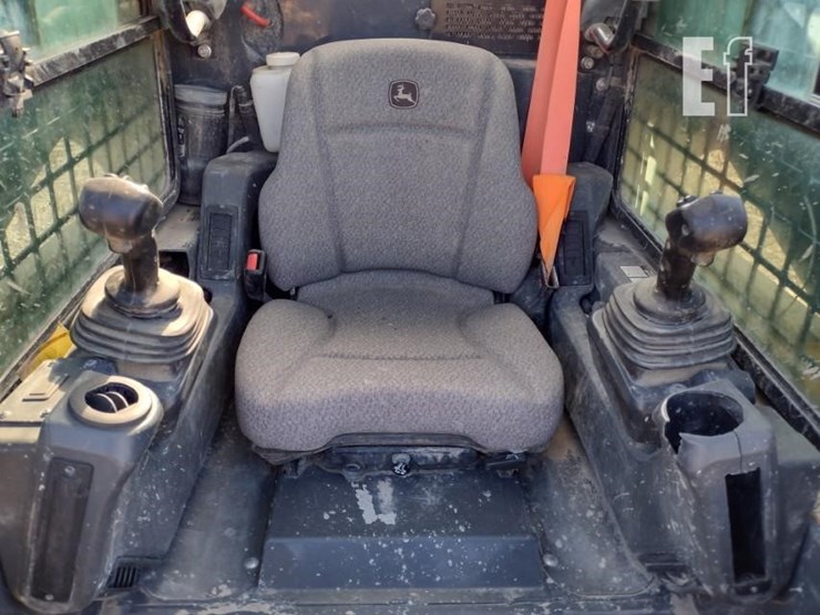 2023-deere-317g-image-11