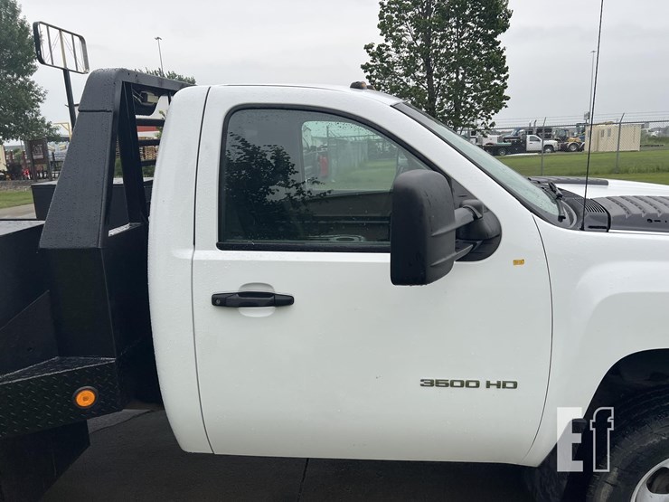 2011-chevrolet-3500hd-image-30