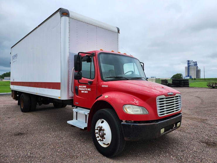 2004-freightliner-m2-chassis-image-2