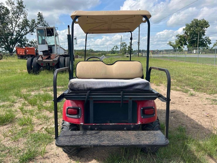 ez-go-golf-cart-image-3