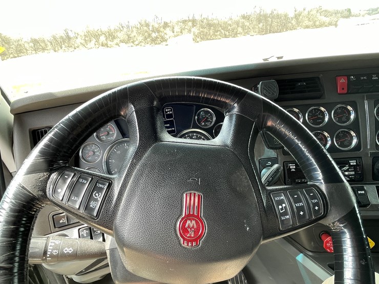2018-kenworth-t680-image-52