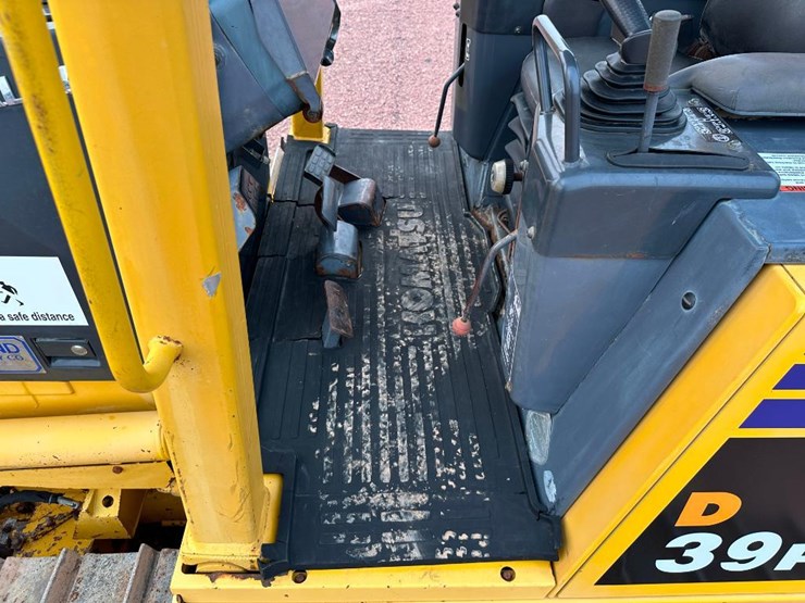 2007-komatsu-d39px-21-image-40