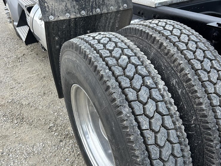 2014-kenworth-t600-image-39
