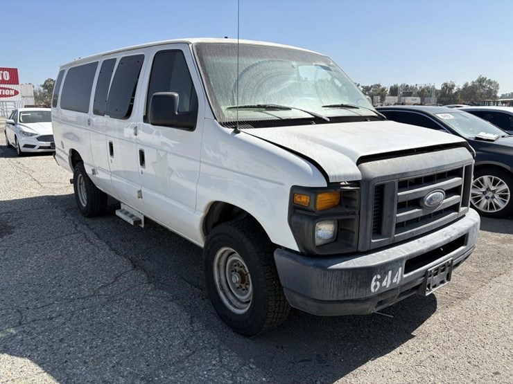 2013-ford-e350-image-3