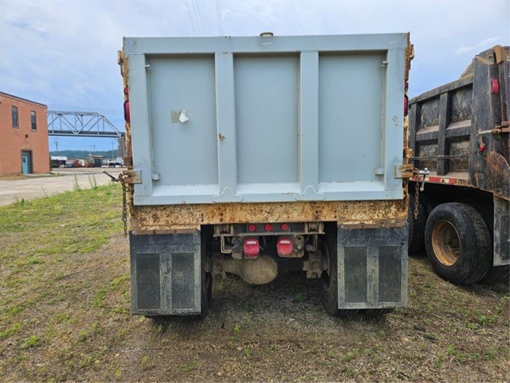 #2525-•-2006-freightliner-m2-tandem-axle-dump-truck-image-4