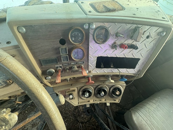 1982-mack-r686-image-60