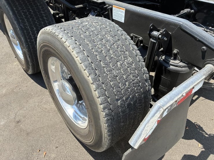2017-mack-pinnacle-truck-tractor-image-5