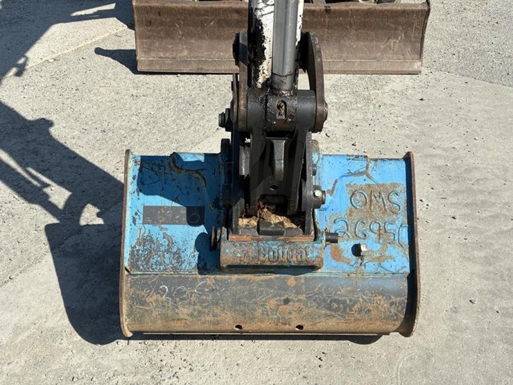 2016-bobcat-e32-image-9