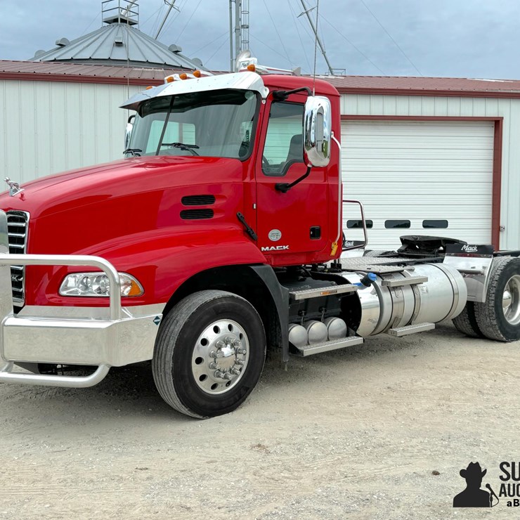 2016 Mack Pinnacle CXU613 T/A Day Cab Truck Tractor