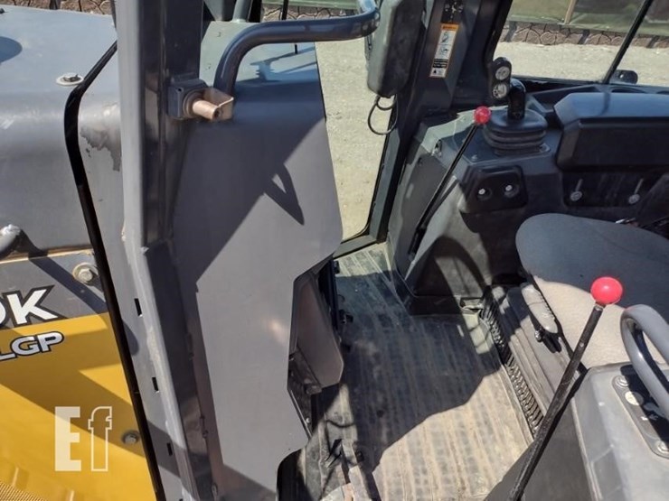 2016-deere-650k-image-14