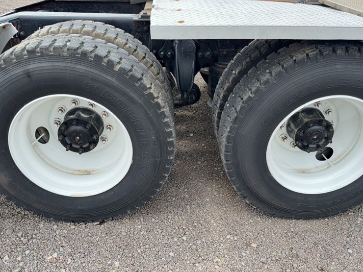 2003-freightliner-fl112-image-6