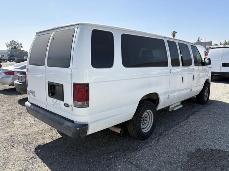 2013-ford-e350-image-5