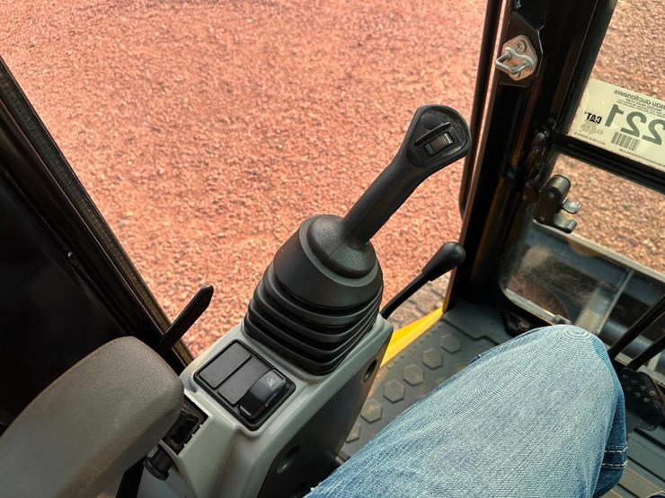 2020-caterpillar-303-image-54
