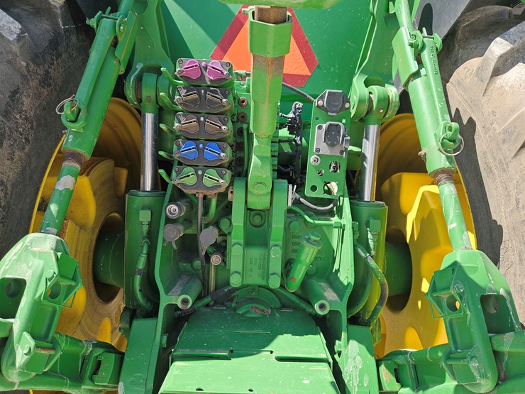 2014-john-deere-8335r-image-17