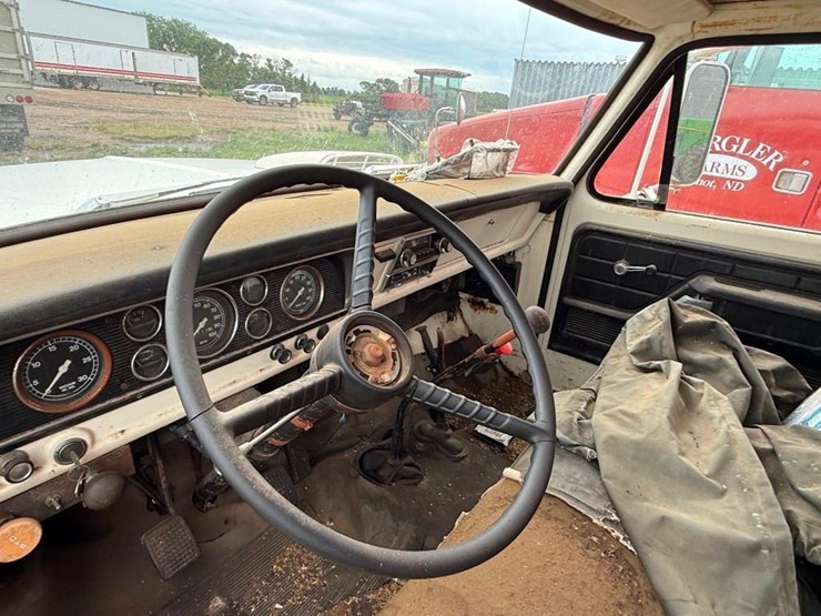 1974-ford-f750-image-13