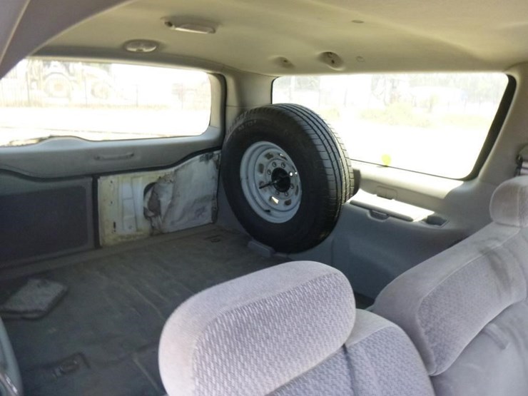 2000-ford-excursion-image-15