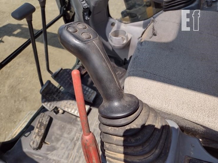 2019-deere-130g-image-10