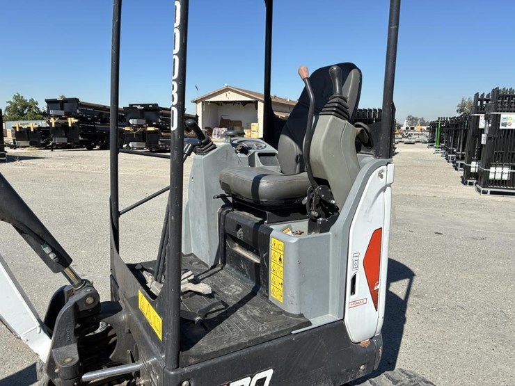 2020-bobcat-e20-image-14