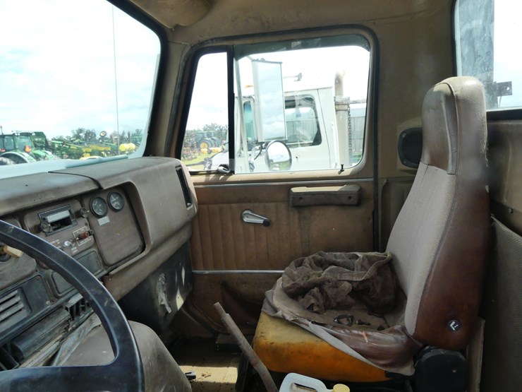 1986-international-s2500-image-10