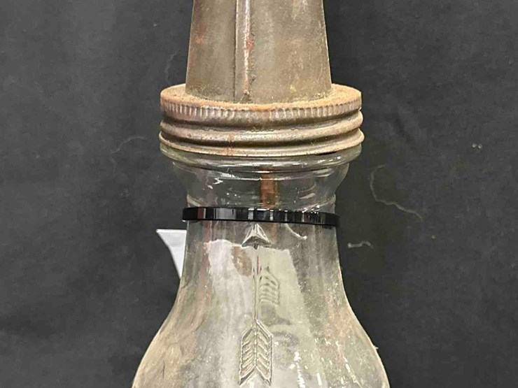 1013---huffman-quart-oil-bottle-image-1