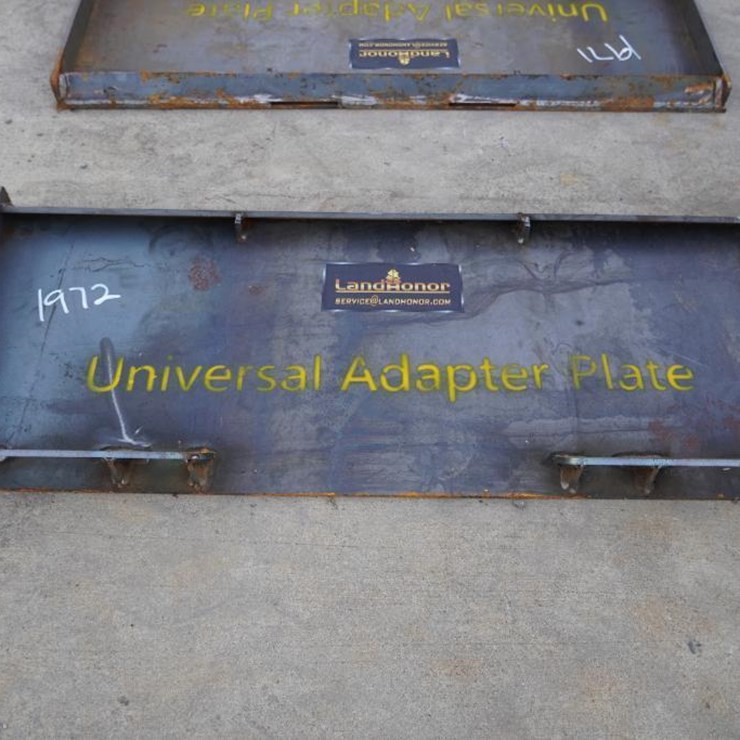#2521 • Unused 2024 Landhonor Skid Steer Universal Adapter Plate