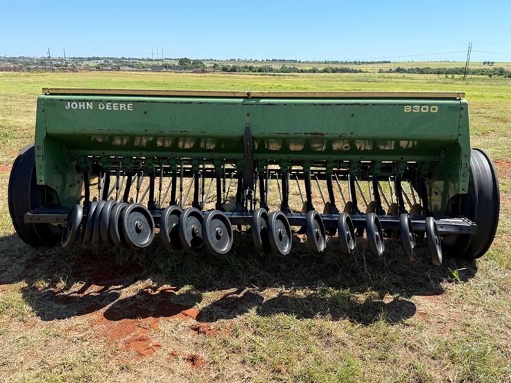 john-deere-8300-image-7
