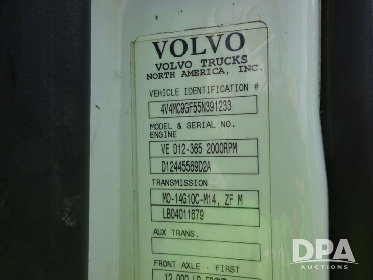 2005-volvo-10-image-89