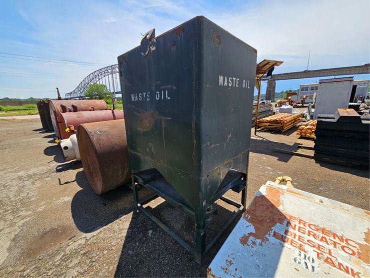 #2561-•-waster-oil-tank-w/fork-pockets-image-1