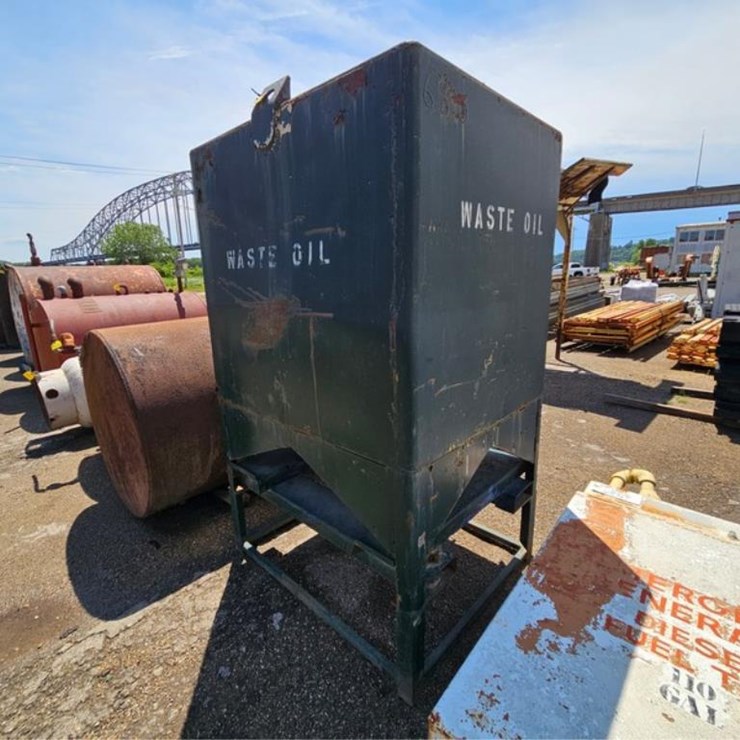 #2561 • Waster Oil Tank w/Fork Pockets
