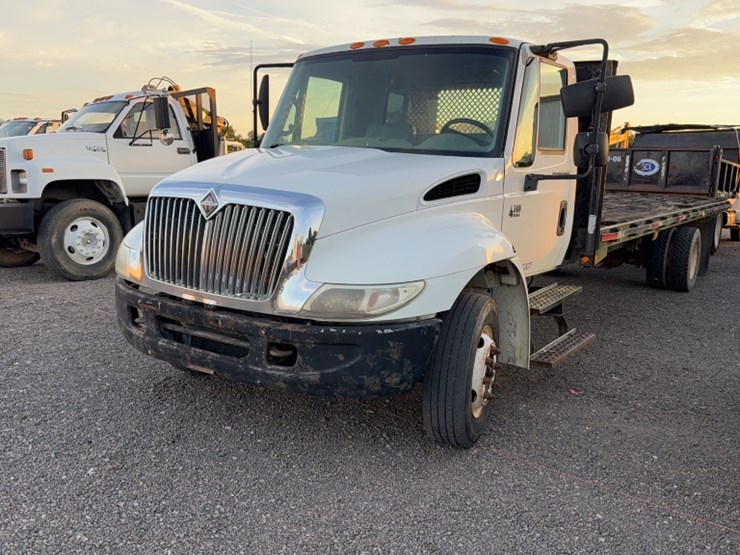 2004-international-durastar-4300-image-1