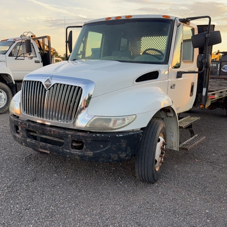 2004 INTERNATIONAL DURASTAR 4300