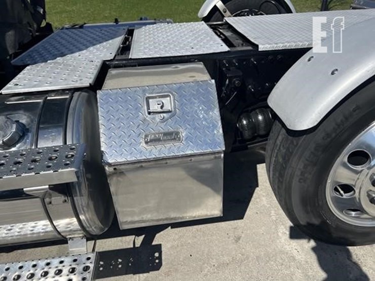 2015-freightliner-coronado-122-image-52