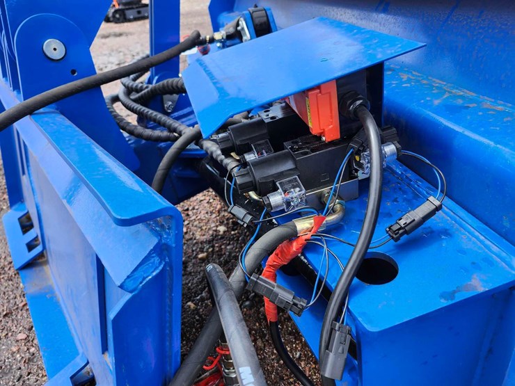 2025-topcat-skid-steer-grader-image-5