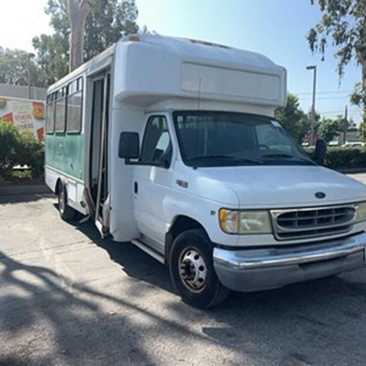 2001 FORD E450