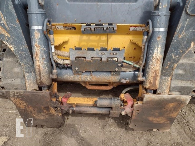 2020-deere-331g-image-14